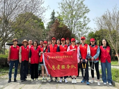 美化環(huán)境 愛花護(hù)綠| 鼎隆建設(shè)志愿活動